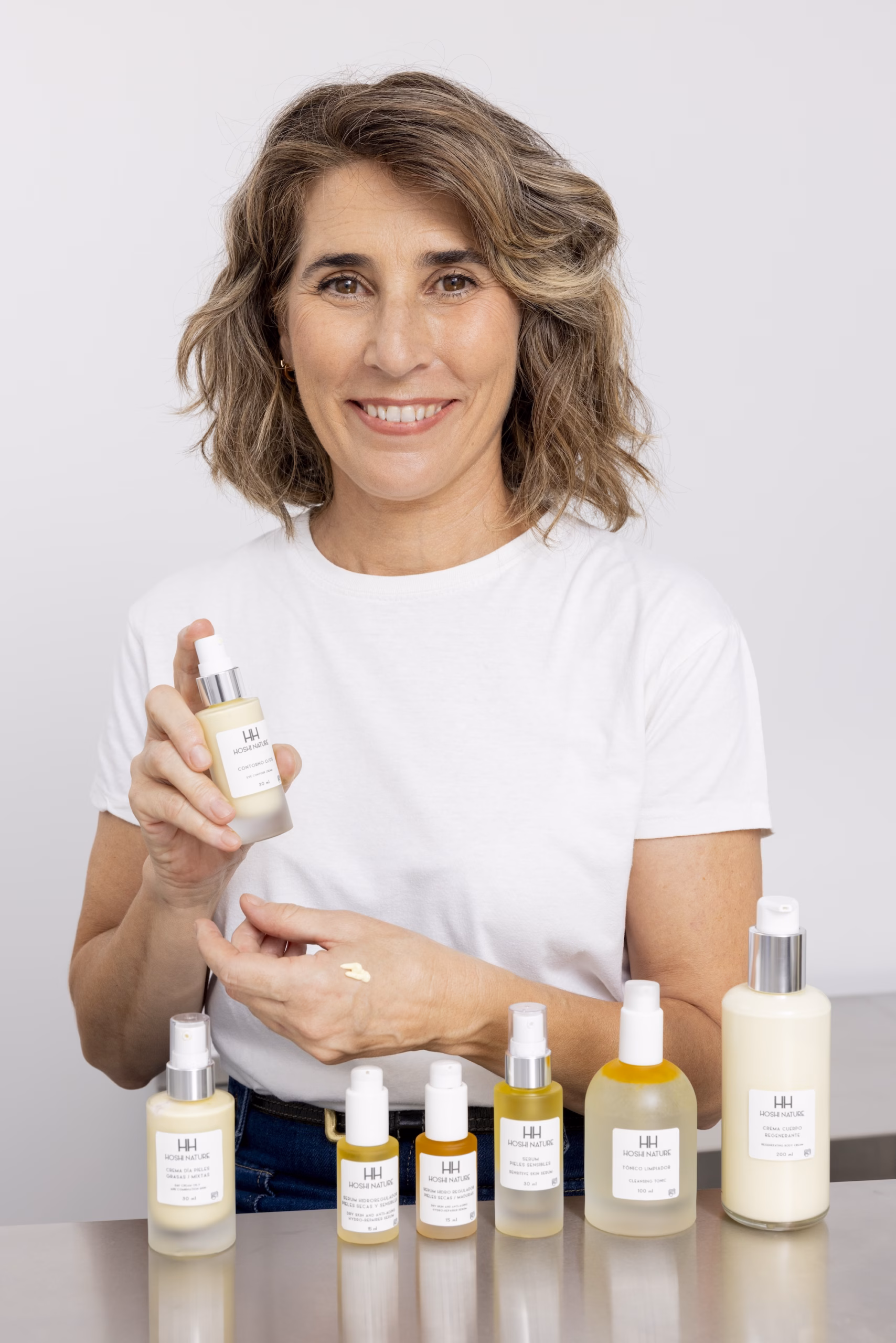 Estrella Bravo con la colección de productos Hoshi Nature